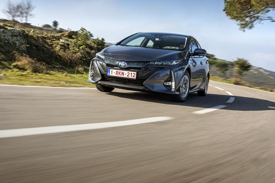  Toyota Prius Plug-in Hybrid 2016 года  (фото 147 из 187)